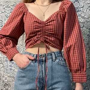 Levi’s 20-23” PTP BNWT Zelda Plaid Cuffed Sleeve Crop Top, Red/Orange, Size 1X.